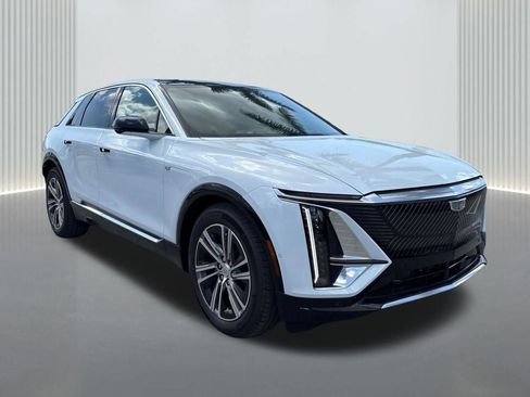 New 2026 Cadillac Lyriq Luxury RWD image 3