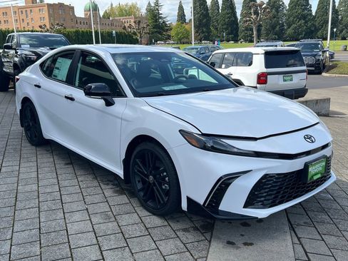 New 2026 Toyota Camry Hybrid image 7