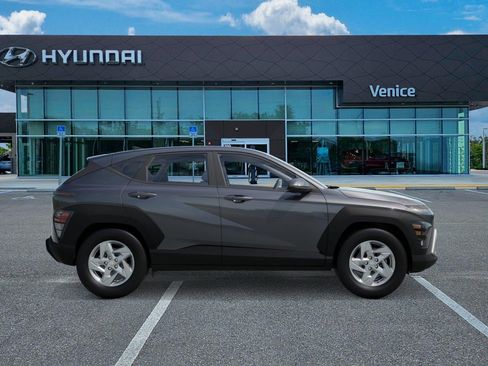 New 2027 Hyundai Kona SE FWD image 7