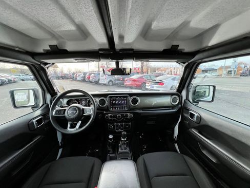 Used 2023 Jeep Gladiator Overland image 14