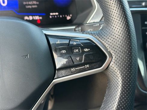 Used 2023 Volkswagen Tiguan SE R-Line image 14