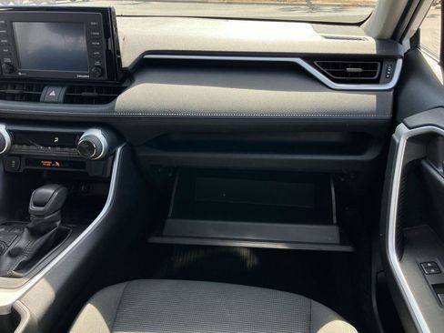 Used 2022 Toyota RAV4 LE image 15