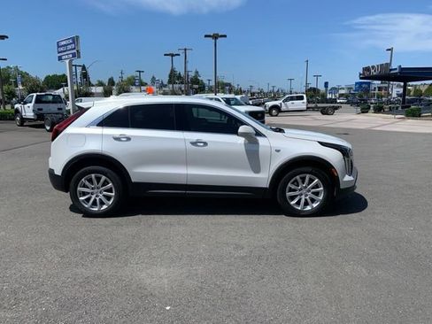 Used 2022 Cadillac XT4 Luxury w/ Cold Weather Package AWD/4WD image 8