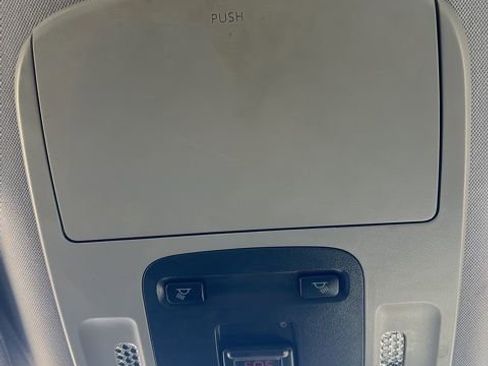 Used 2019 Toyota Camry SE w/ Carpet Mat Package image 16