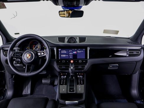 Used 2026 Porsche Macan AWD/4WD image 11