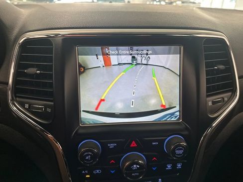 Used 2017 Jeep Grand Cherokee Altitude AWD/4WD image 18