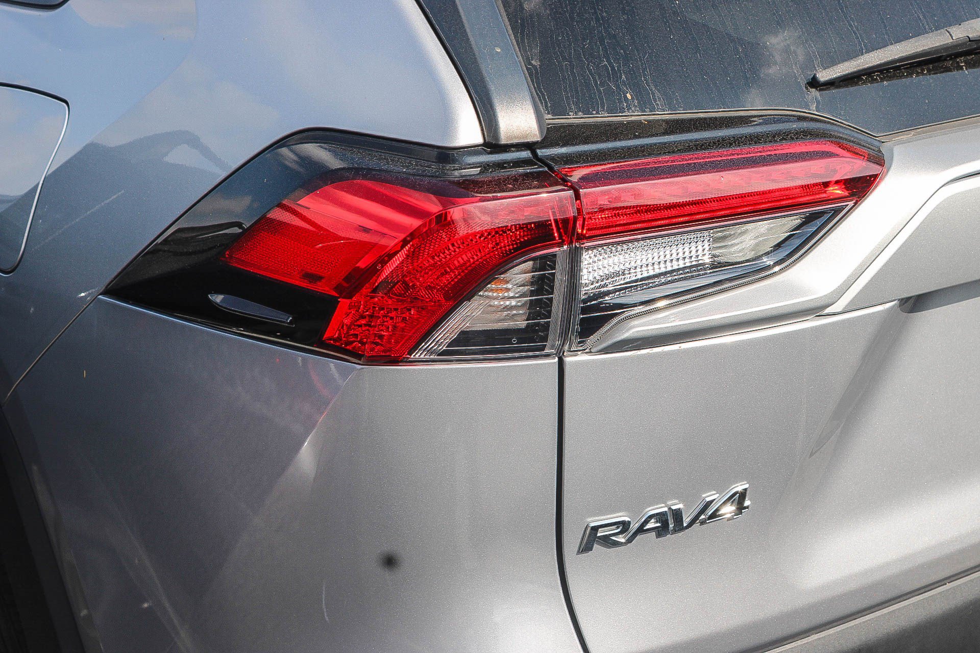 Used 2019 Toyota RAV4 LE w/ Carpet Mat Package FWD image 11