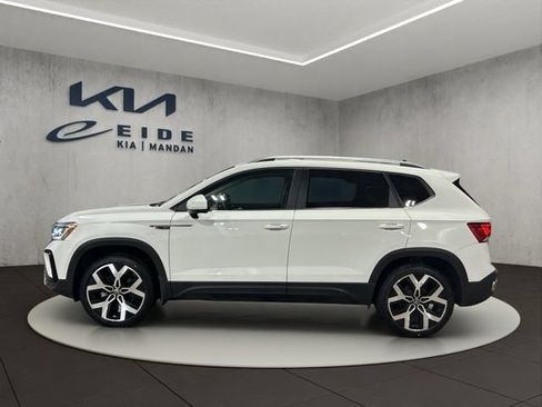 Used 2022 Volkswagen Taos SEL w/ Panoramic Sunroof Package AWD/4WD image 11