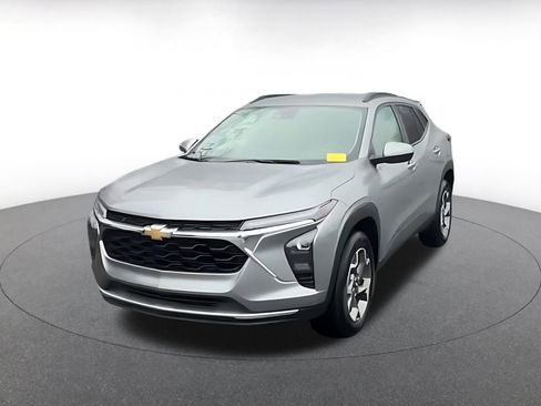 Used 2025 Chevrolet Trax LT image 7