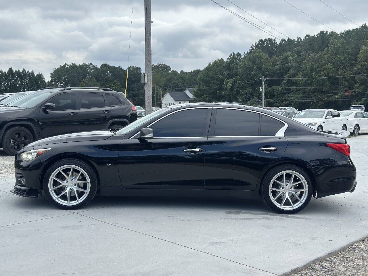 Used 2015 INFINITI Q50 Premium w/ Navigation Package AWD/4WD image 4