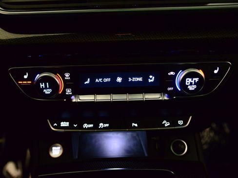 Used 2022 Audi SQ5 Premium Plus w/ Premium Plus Package image 17