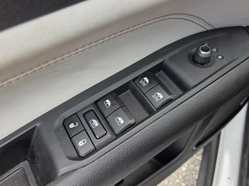 Used 2023 Jeep Compass Limited AWD/4WD image 29