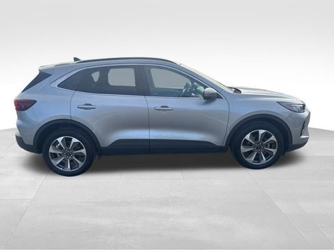 Used 2023 Ford Escape Platinum image 8