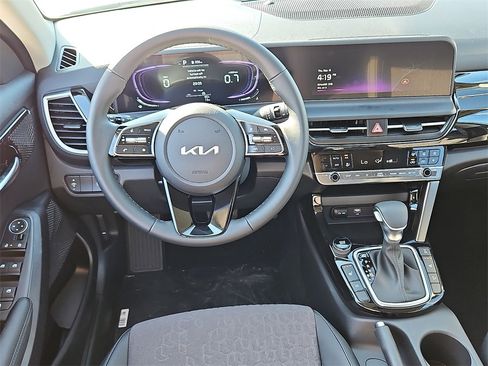 New 2026 Kia Seltos S image 7