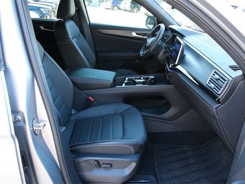 Certified 2025 Volkswagen Atlas Cross Sport SEL R-Line image 26