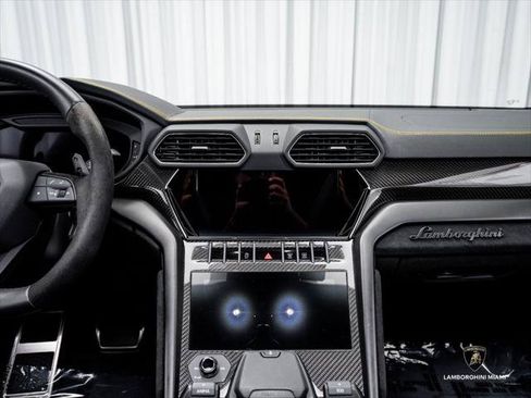 Used 2024 Lamborghini Urus Performante AWD/4WD image 38