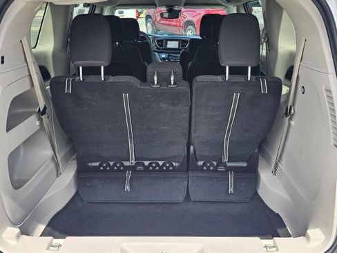 Used 2023 Chrysler Voyager LX FWD image 16