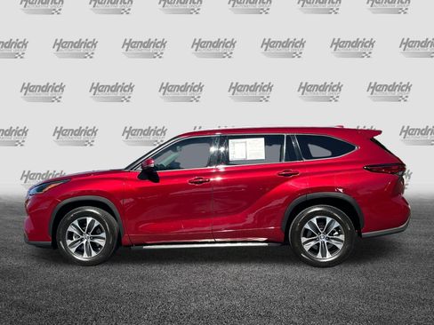 Used 2021 Toyota Highlander XLE FWD image 8