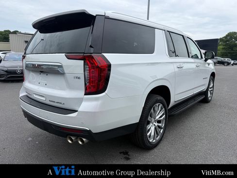 Used 2023 GMC Yukon XL Denali AWD/4WD image 8