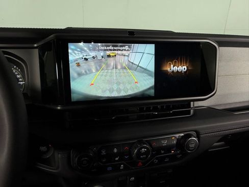 Used 2025 Jeep Wrangler Unlimited Sahara w/ Safety Group AWD/4WD image 21