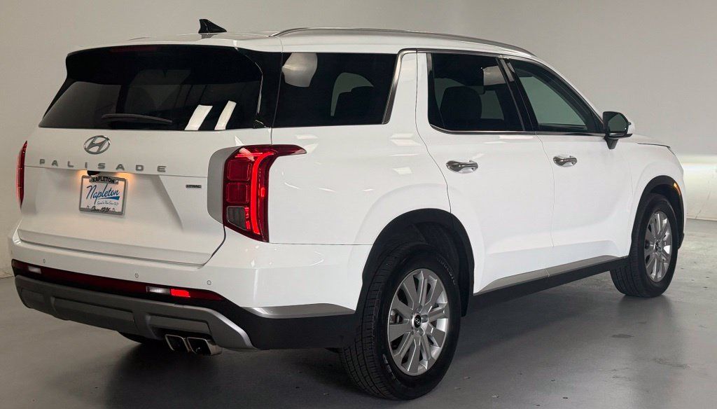 Used 2024 Hyundai Palisade SEL AWD/4WD image 3
