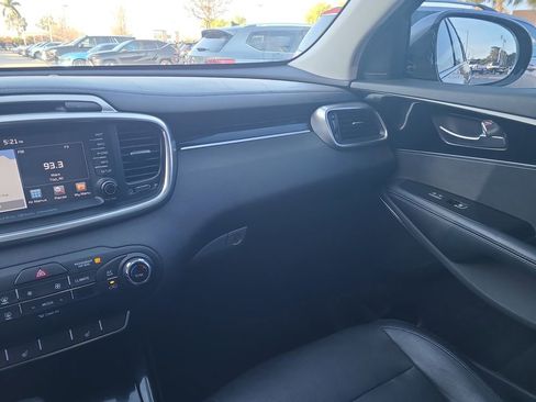 Used 2017 Kia Sorento SX image 23