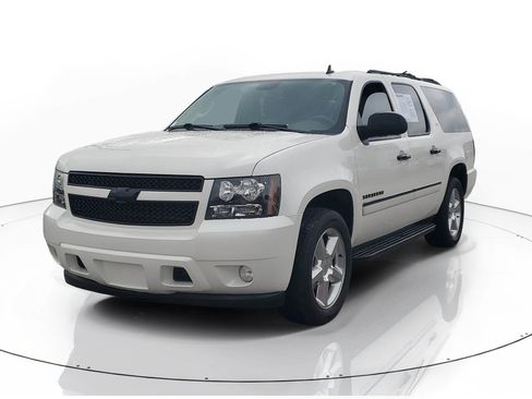 Used 2011 Chevrolet Suburban LTZ image 3