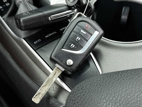 Used 2022 Toyota Camry LE w/ Carpet Mat Package (TMS) FWD image 37