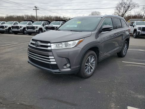 Used 2018 Toyota Highlander XLE image 9