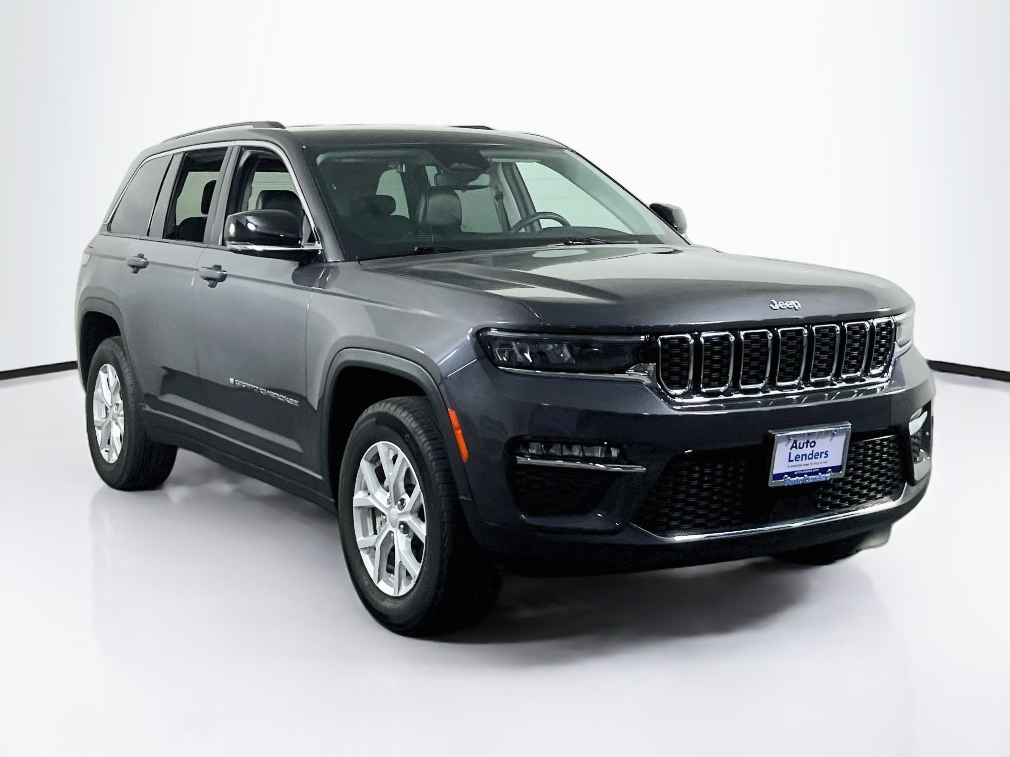 Used 2023 Jeep Grand Cherokee Limited AWD/4WD image 3