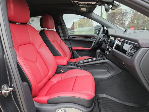 New 2026 Porsche Macan image 25
