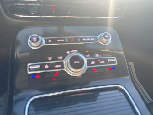 Used 2022 Lincoln Nautilus FWD w/ Premium Package image 19