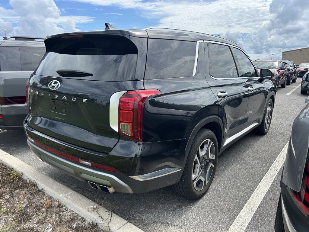 Used 2024 Hyundai Palisade Limited FWD image 3