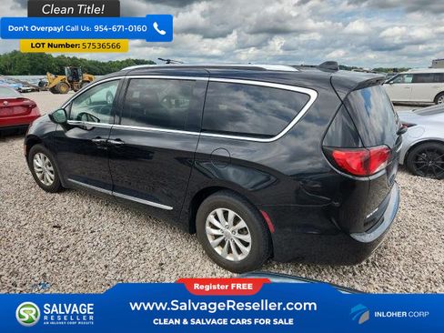 Used 2018 Chrysler Pacifica Touring-L FWD image 3