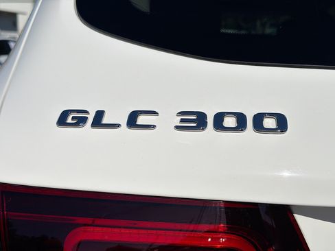 Used 2020 Mercedes-Benz GLC 300 4MATIC w/ Multimedia Package image 11