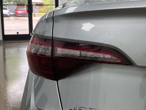Used 2024 Volkswagen Jetta SE FWD image 11