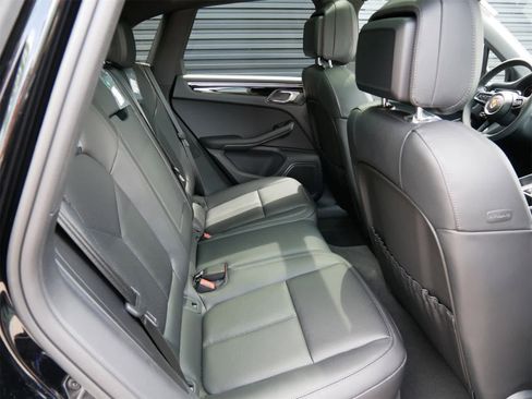 Used 2025 Porsche Macan image 28