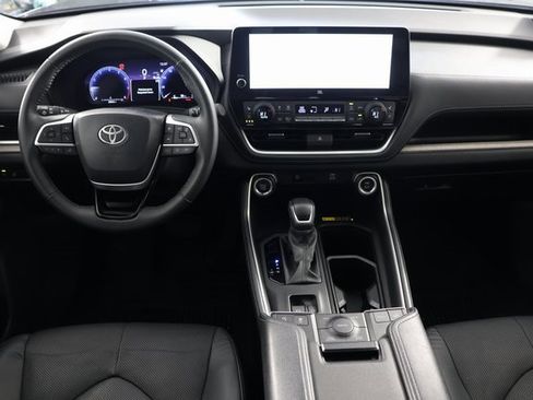 Used 2024 Toyota Grand Highlander Limited image 2