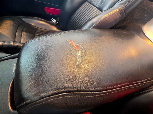 Used 2000 Chevrolet Corvette Convertible RWD image 16