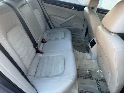 Used 2013 Volkswagen Passat TDI SEL Premium image 18