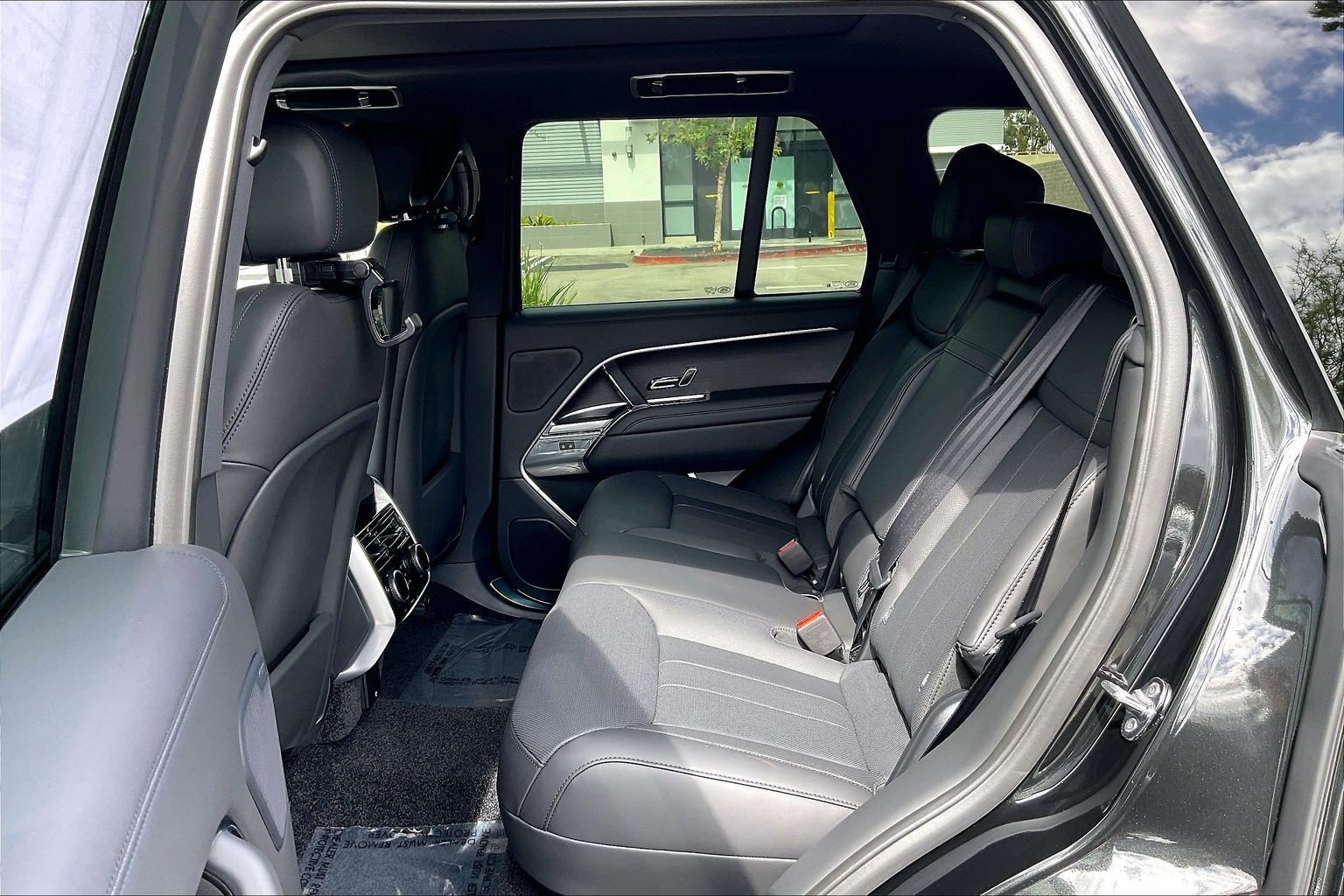 New 2027 Land Rover Range Rover SE AWD/4WD image 17