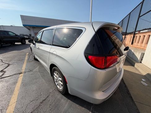 Used 2023 Chrysler Voyager LX FWD image 3