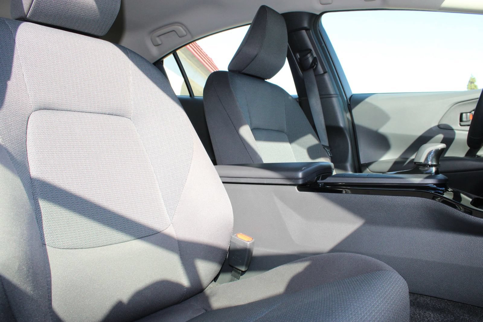 Used 2025 Toyota Prius LE FWD image 15