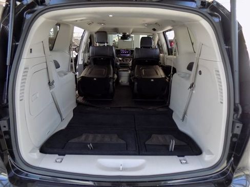 Used 2022 Chrysler Pacifica Touring-L image 32