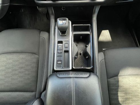 Used 2024 Nissan Pathfinder SV FWD image 20