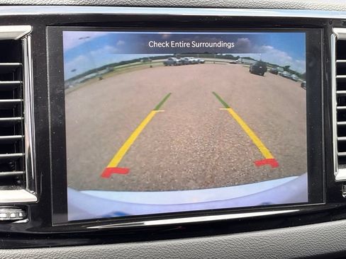 Used 2023 Chrysler Pacifica Touring-L FWD image 15