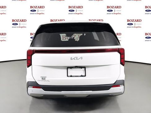 Used 2025 Kia Carnival FWD image 7
