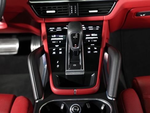 Used 2022 Porsche Cayenne Turbo image 43