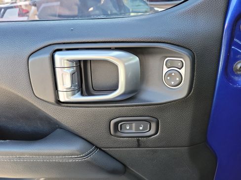 Used 2019 Jeep Wrangler Unlimited Sahara image 20