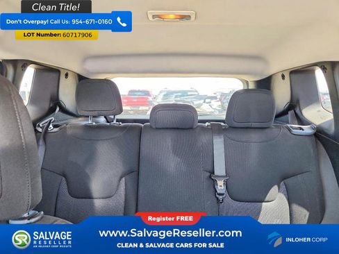 Used 2016 Jeep Renegade Latitude FWD image 13